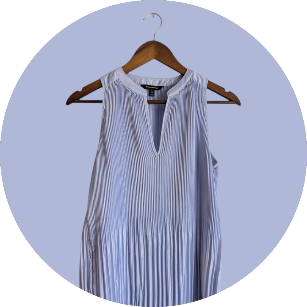 NWOT Banana Republic Baby Blue Sleeveless Pleated Top - Small